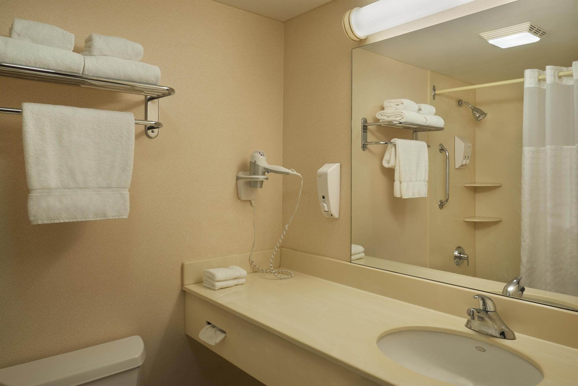 โฮเทล คาร์ลิงวิว โตรอนโต แอร์พอร์ต Hotel มิสซิสซอกา ภายนอก รูปภาพ